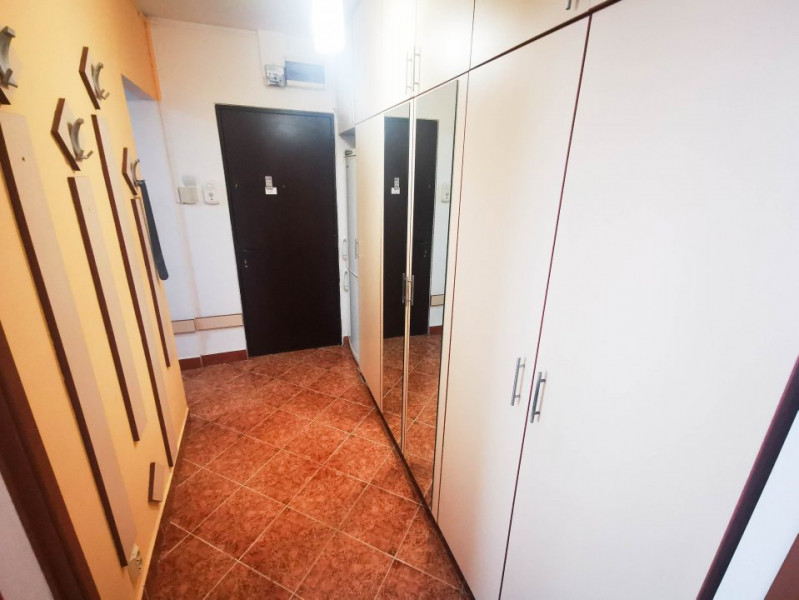 Garsoniera spatioasa si moderna de inchiriat cu loc de parcare, Rahova