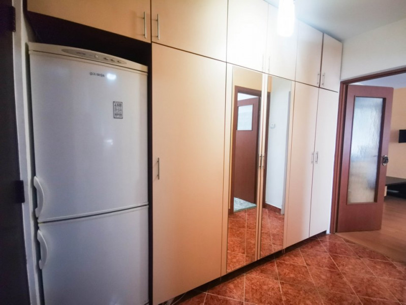 Garsoniera spatioasa si moderna de inchiriat cu loc de parcare, Rahova