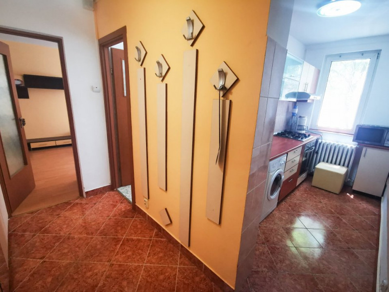 Garsoniera spatioasa si moderna de inchiriat cu loc de parcare, Rahova