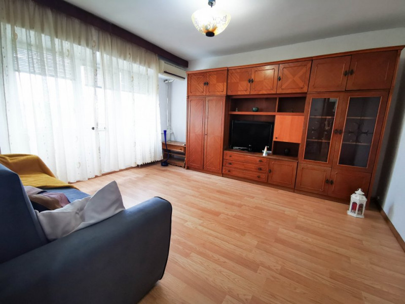Garsoniera spatioasa si renovata de inchiriat, aproape de Mega Mall