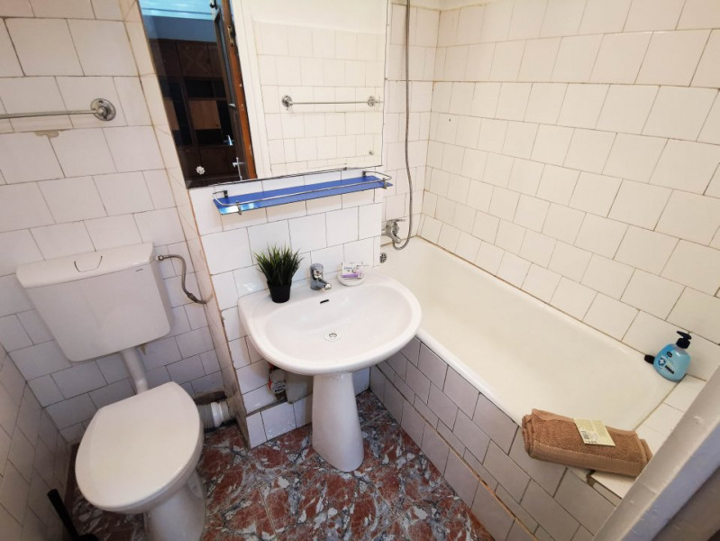 Garsoniera spatioasa si renovata de inchiriat, aproape de Mega Mall