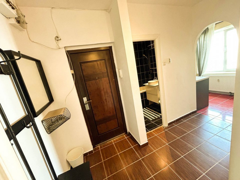 Garsoniera de vanzare, SPATIOASA, RENOVATA, MOBILATA, UTILATA, Gorjului