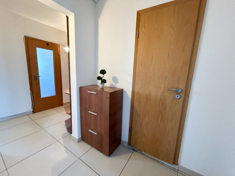 Vanzare apartament cu 3 camere mobilat si utilat, Valea Oltului