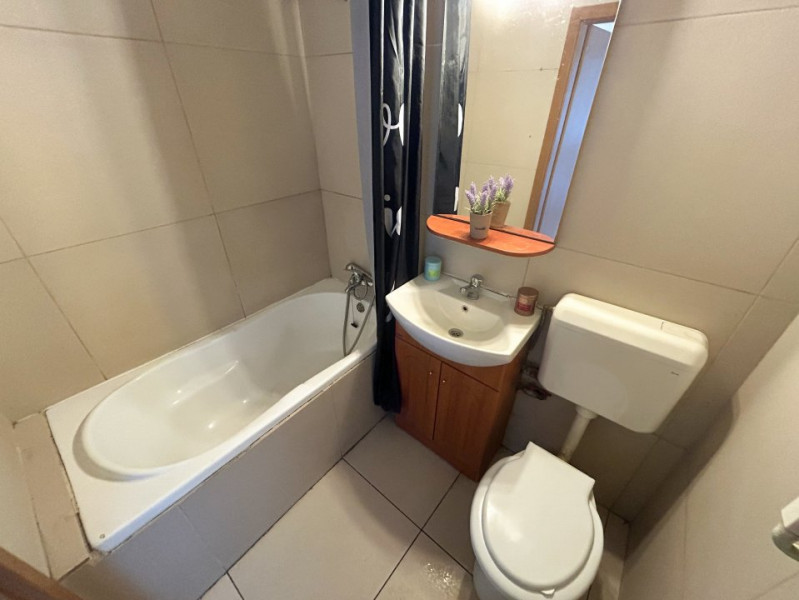 Vanzare apartament cu 3 camere mobilat si utilat, Valea Oltului