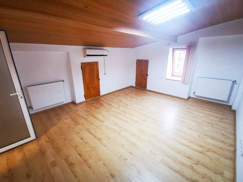 Vila P+1, 6 camere de inchiriat pentru Birouri, 140 mp, zona Parcul Carol