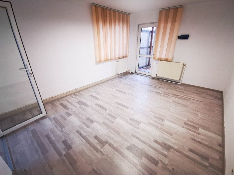 Vila P+1, 6 camere de inchiriat pentru Birouri, 140 mp, zona Parcul Carol
