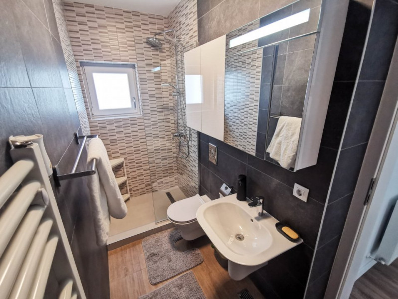 Refugiul Modern: Casa eleganta pentru inchiriere, zona rezidentiala linistita