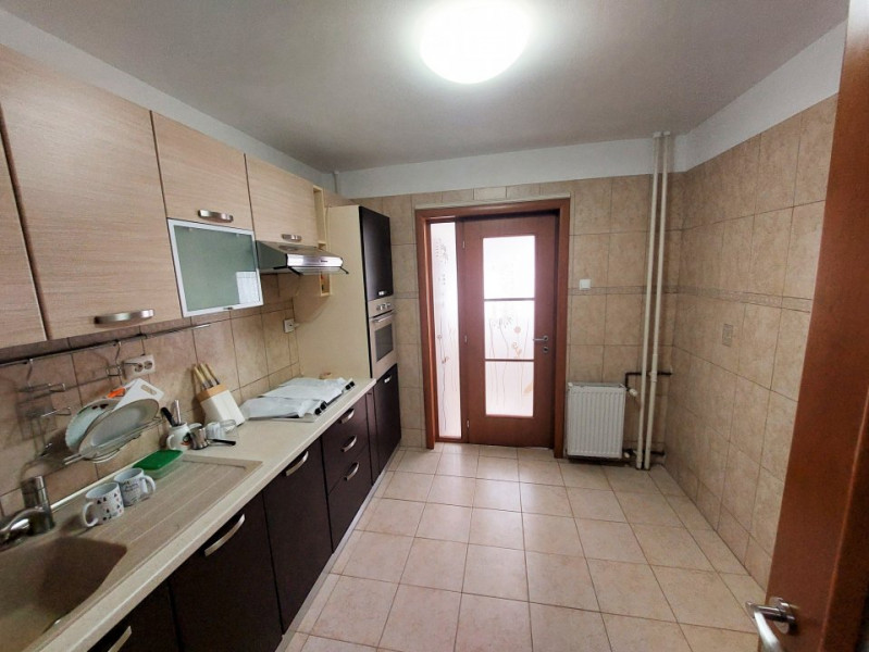 Inchiriere apartament 3 camere, Metrou Dristor 1