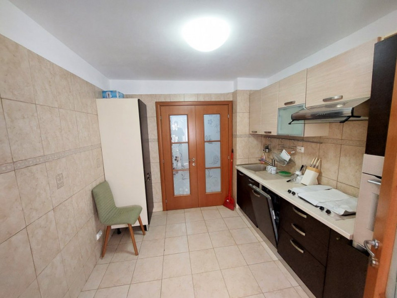 Inchiriere apartament 3 camere, Metrou Dristor 1