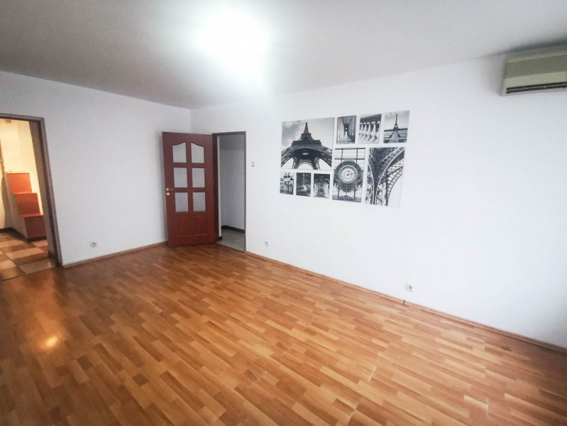 Cu un avantaj strategic, acest apartament nemobilat si neutilat de 4 camere, se 