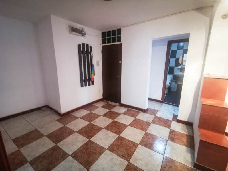 Cu un avantaj strategic, acest apartament nemobilat si neutilat de 4 camere, se 