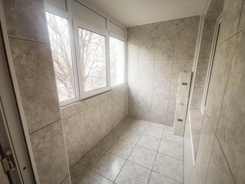 Cu un avantaj strategic, acest apartament nemobilat si neutilat de 4 camere, se 