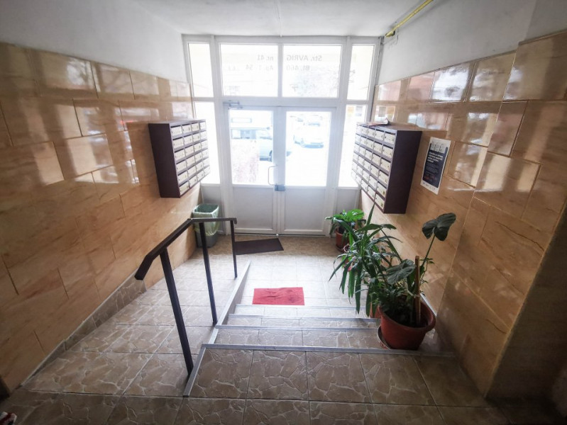 Cu un avantaj strategic, acest apartament nemobilat si neutilat de 4 camere, se 