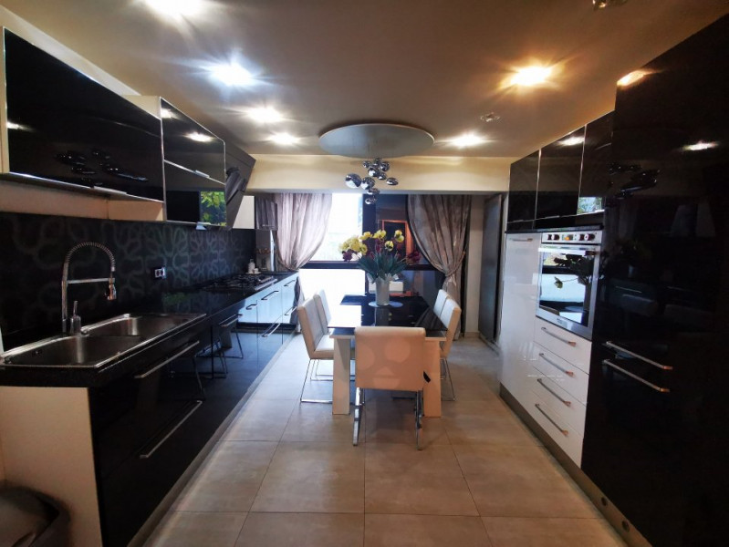 Apartament SUPERB 3 camere de inchiriat Piata Alba Iulia, Bd. Decebal