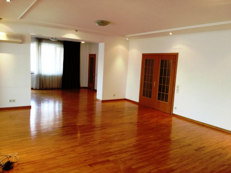 Inchiriere apartament cu 7 camere ideal birou, langa Herastrau