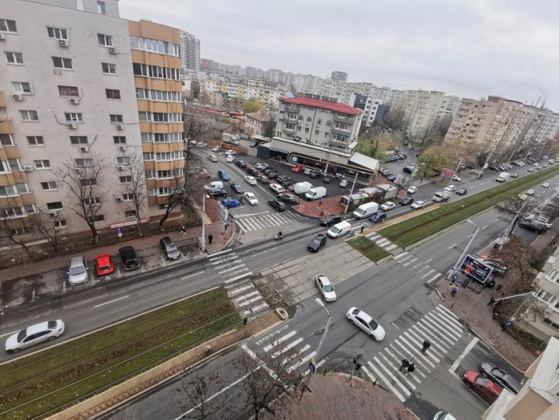 Apartament Spațios cu 3 Camere și 3 Balcoane – Lângă Mall Vitan, 87 mp