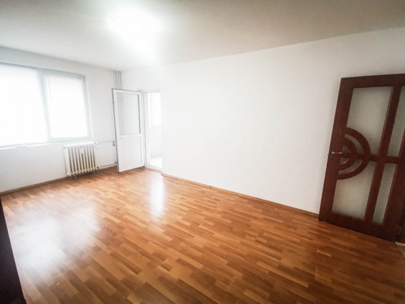 Ideal birouri: apartament 4 cam de inchiriat, nemobilat, metrou Iancului la 200m