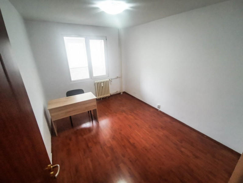 Ideal birouri: apartament 4 cam de inchiriat, nemobilat, metrou Iancului la 200m