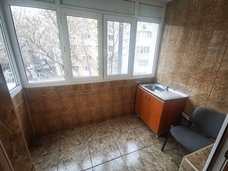 Ideal birouri: apartament 4 cam de inchiriat, nemobilat, metrou Iancului la 200m