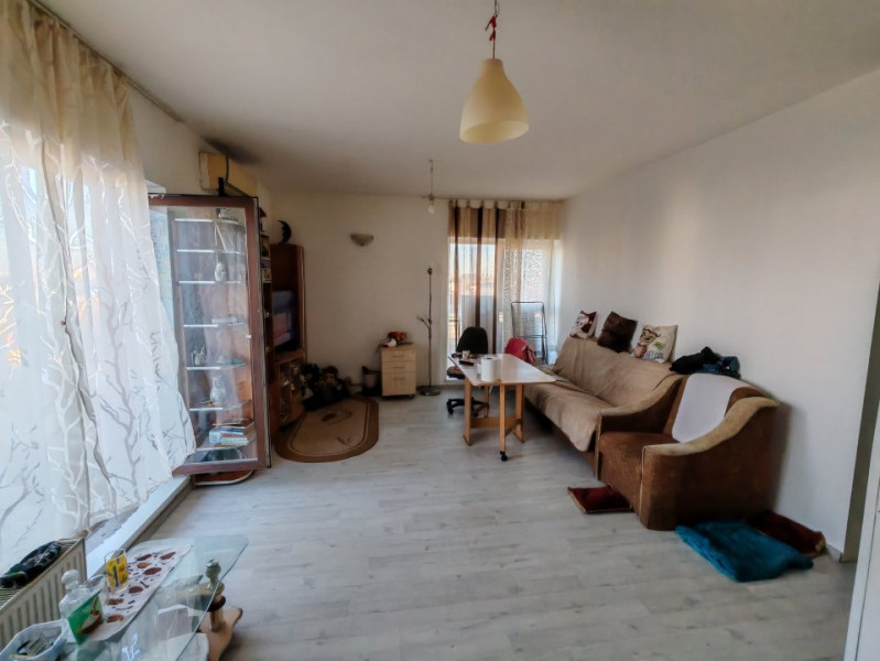 Vanzare apartament doua camere in Complex Rasarit de soare