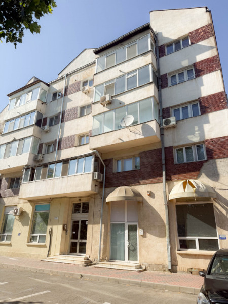 Central, apartament foarte spatios de inchiriat 2 camere pe strada Traian