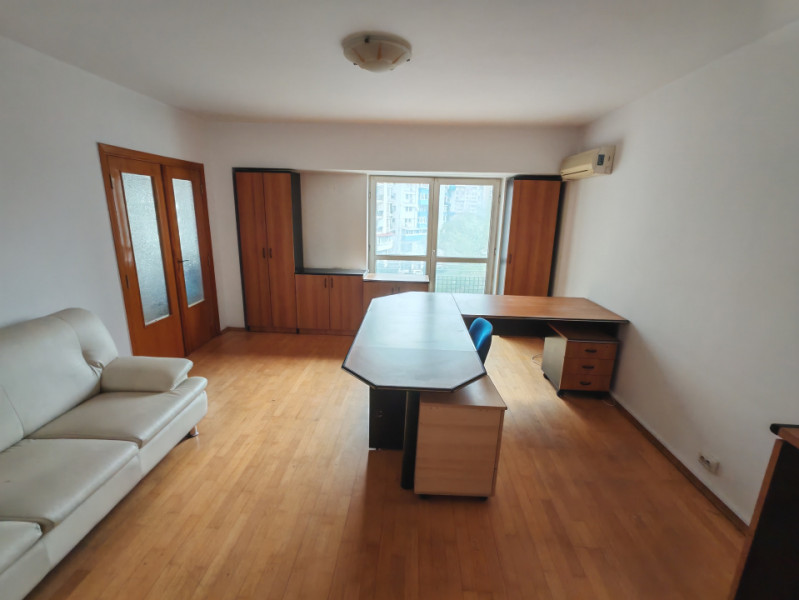 Vanzare apartament 4 camere zona Decebal-Unirii
