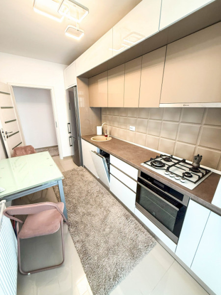 2 camere superb amenajat, complet mobilat/utilat,2 balcoane,parcare, Metalurgiei