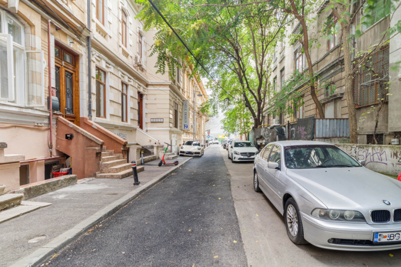 2 camere de vânzare cu potențial–Calea Victoriei, parter înalt, curte interioara