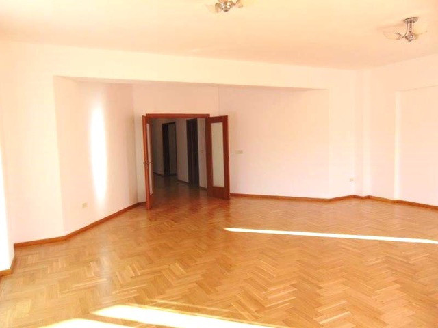 Inchiriere apartament trei camere langa Herastrau