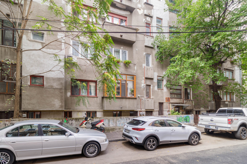 2 camere de vânzare cu potențial–Calea Victoriei, parter înalt, curte interioara