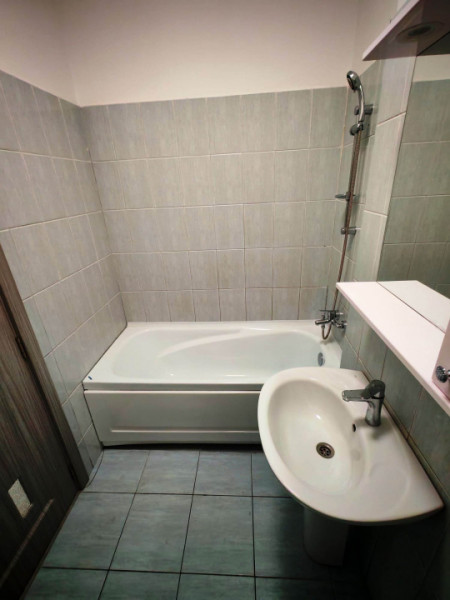 Vanzare apartament doua camere complet renovat, Complex Rasarit de Soare