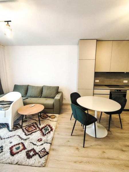 Apt 2 cam de închiriat,terasă mare,parcare inclusă,prima închiriere,Greenfield