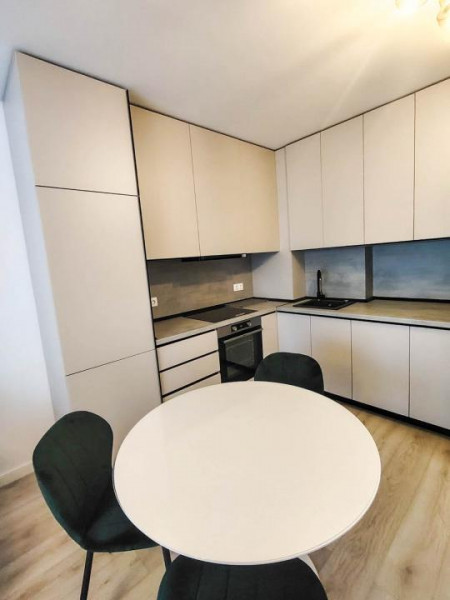 Apt 2 cam de închiriat,terasă mare,parcare inclusă,prima închiriere,Greenfield