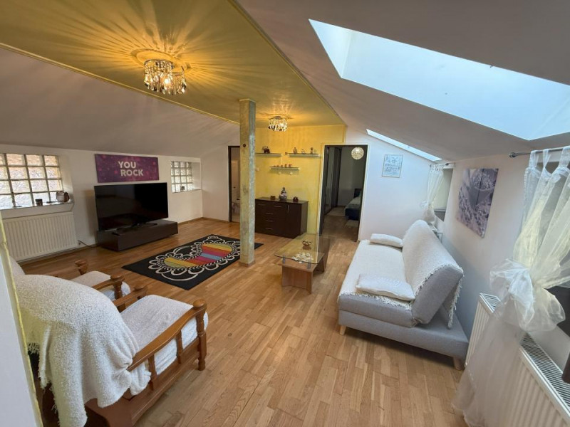 2 camere tip mansardă lângă Parcul Carol, multa lumină naturală, curte comuna