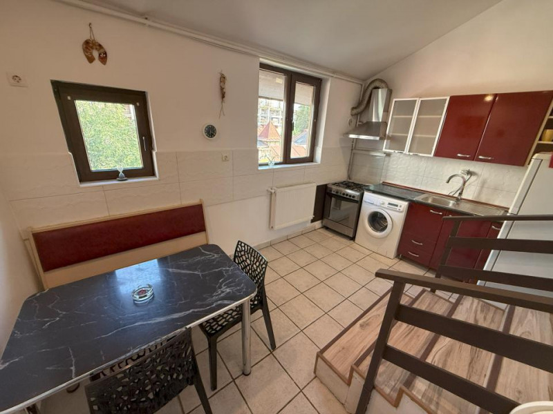 2 camere tip mansardă lângă Parcul Carol, multa lumină naturală, curte comuna