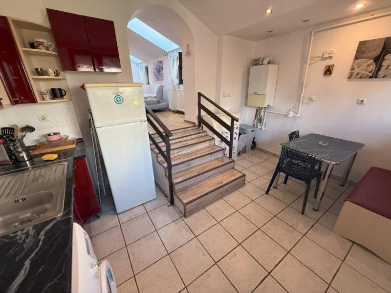 2 camere tip mansardă lângă Parcul Carol, multa lumină naturală, curte comuna