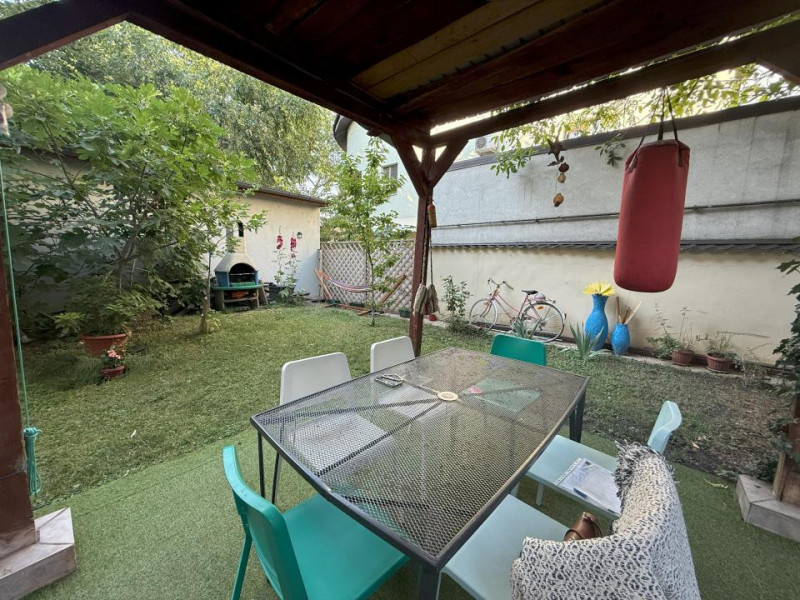 2 camere tip mansardă lângă Parcul Carol, multa lumină naturală, curte comuna