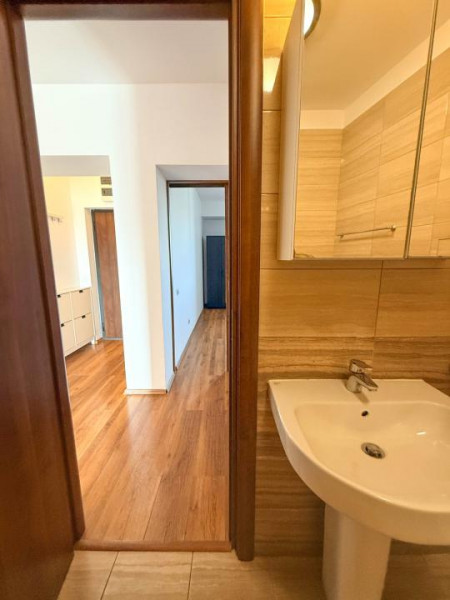 3 camere Central | 2 băi | Parcare | Semimobilat modern | Bloc 2014 | Liniște