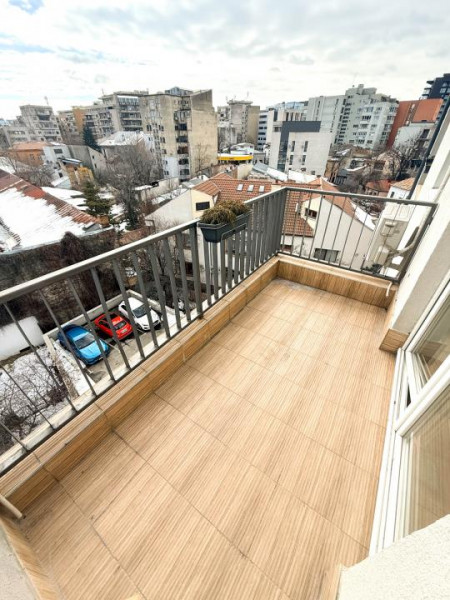 3 camere Central | 2 băi | Parcare | Semimobilat modern | Bloc 2014 | Liniște