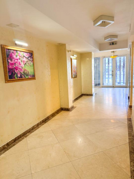 3 camere Central | 2 băi | Parcare | Semimobilat modern | Bloc 2014 | Liniște