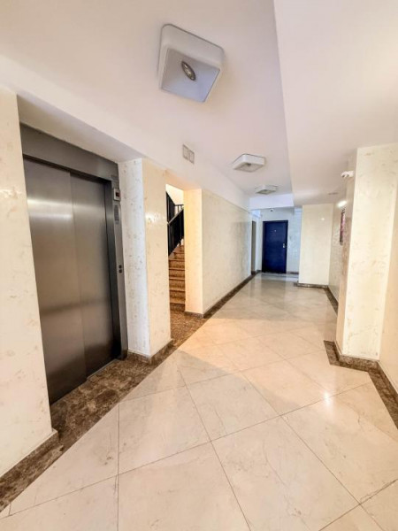 3 camere Central | 2 băi | Parcare | Semimobilat modern | Bloc 2014 | Liniște