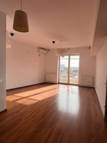 3 camere Central | 2 băi | Parcare | Semimobilat modern | Bloc 2014 | Liniște