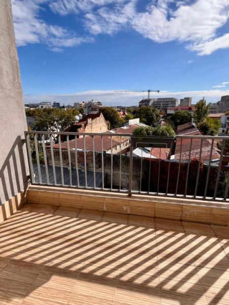 3 camere Central | 2 băi | Parcare | Semimobilat modern | Bloc 2014 | Liniște