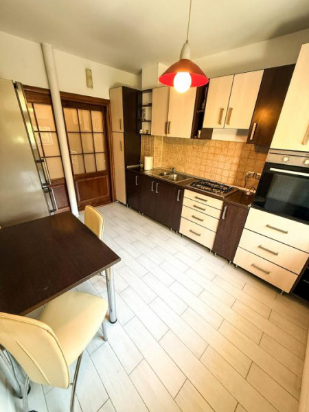 3 camere de inchiriat | Decomandat | Luminos | 2 băi | Vitan