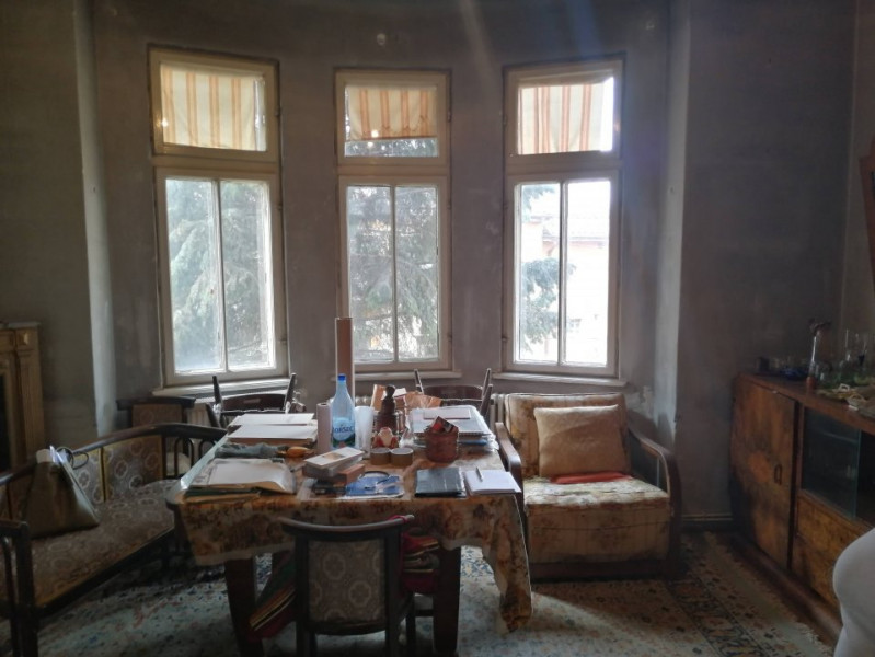 Vanzare apartament in vila, garaj si curte proprie, zona Iancului