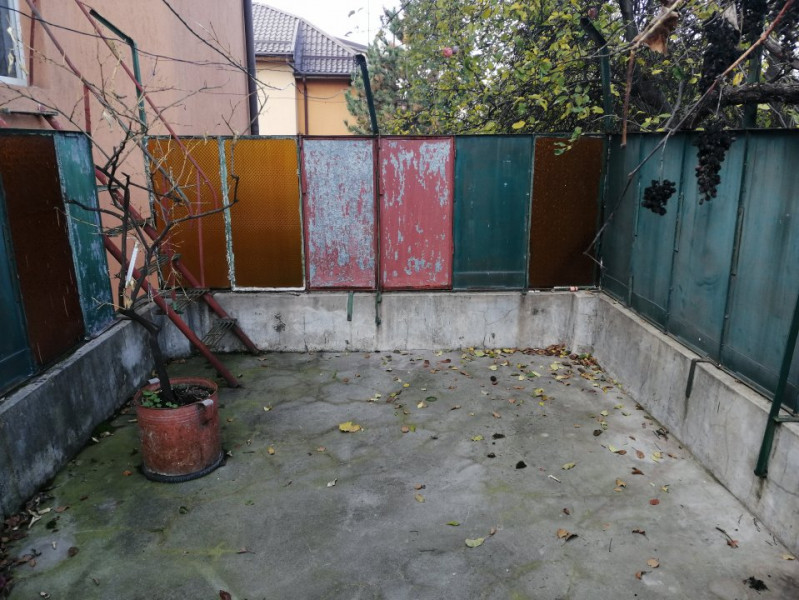 Vanzare apartament in vila, garaj si curte proprie, zona Iancului