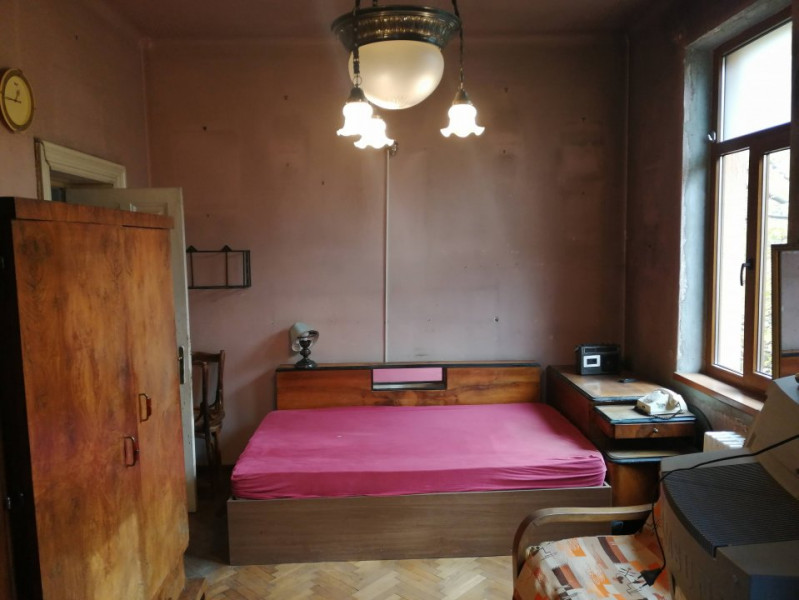 Vanzare apartament in vila, garaj si curte proprie, zona Iancului